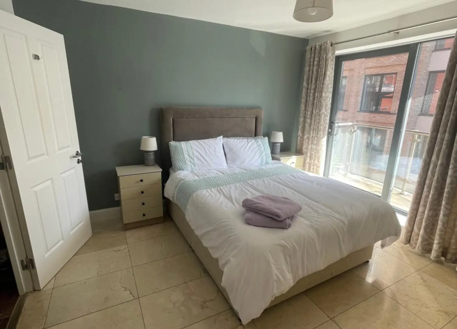 Fabulous And Sunny 2 Bed Apartment, In City Centre Cork 0*,  Ireland