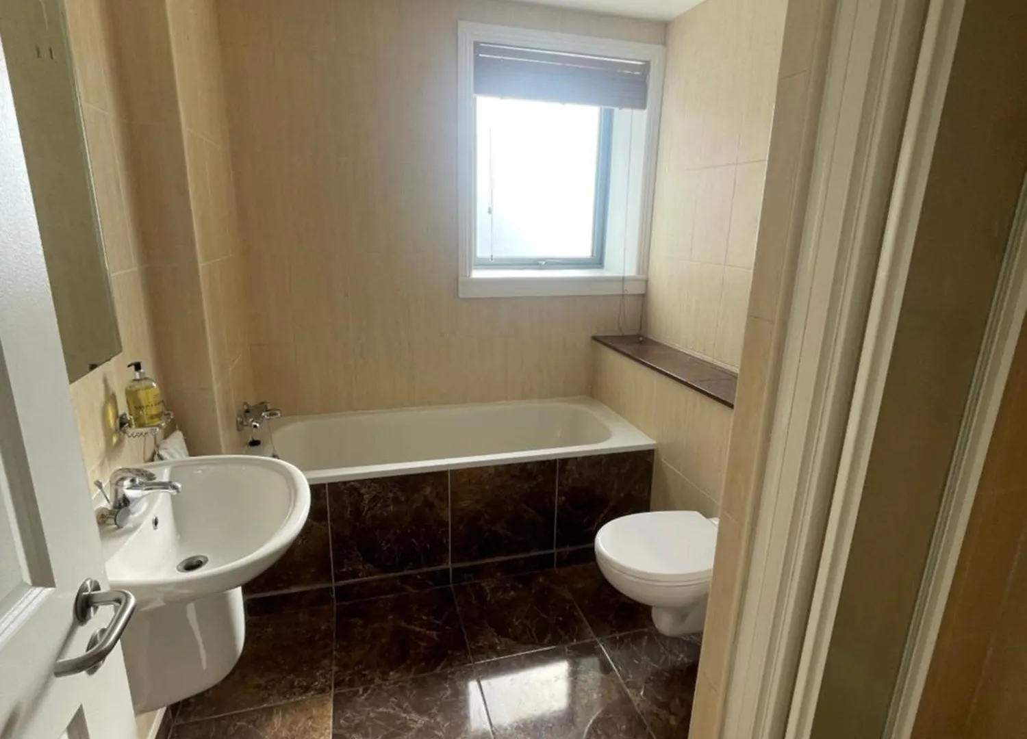 Fabulous And Sunny 2 Bed Apartment, In City Centre Cork Apartment