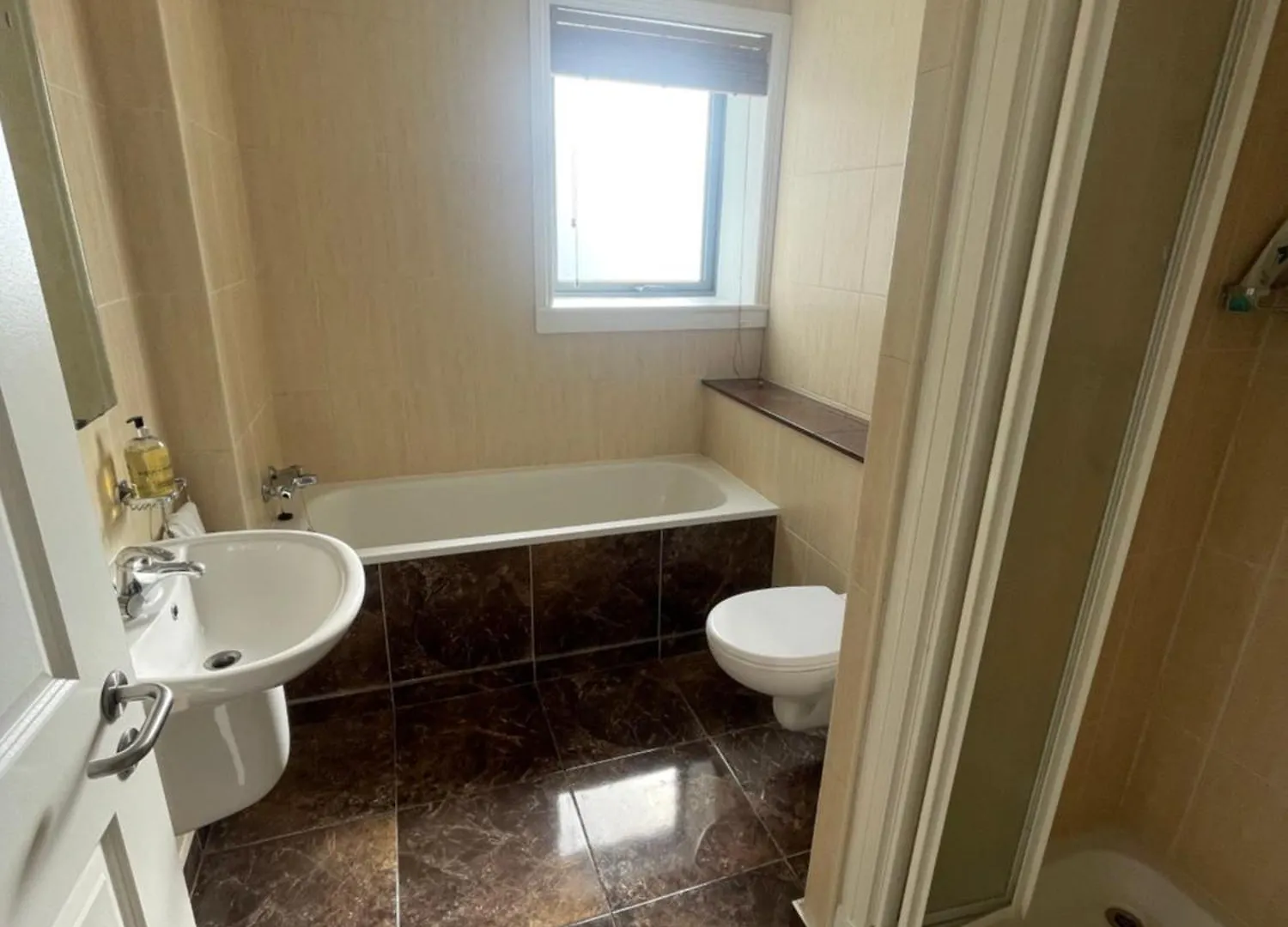 Fabulous And Sunny 2 Bed Apartment, In City Centre Cork